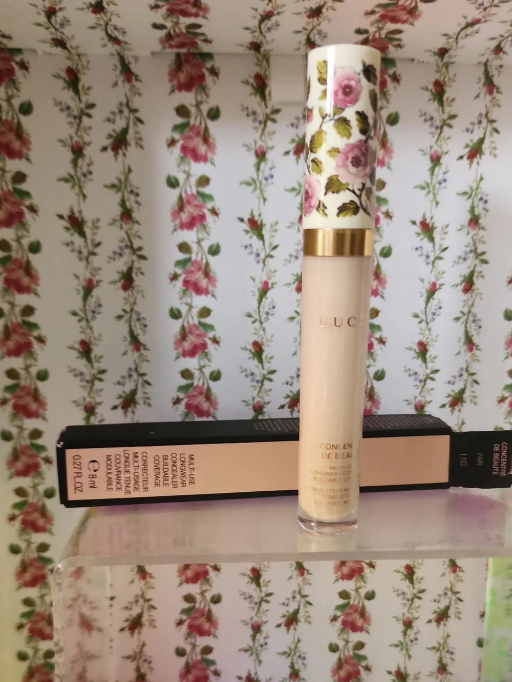 Gucci Beige Floral-Top Liquid Concealer